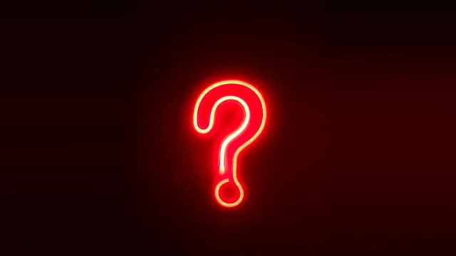 Rot leuchtendes Neon-Fragezeichen an einer dunklen Wand – Flirtfragen im Chat